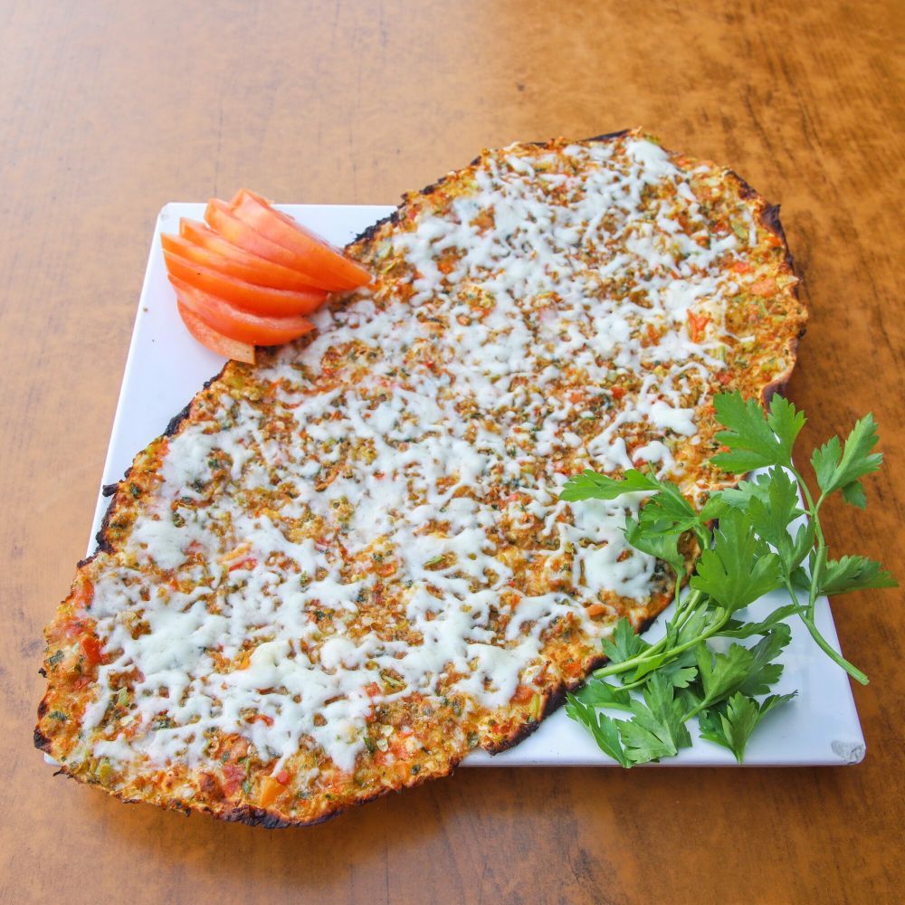 Sade Kaşarlı Lahmacun